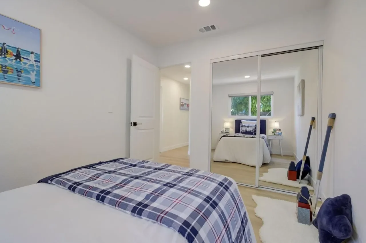 2829 Sand Point Dr 009.webp