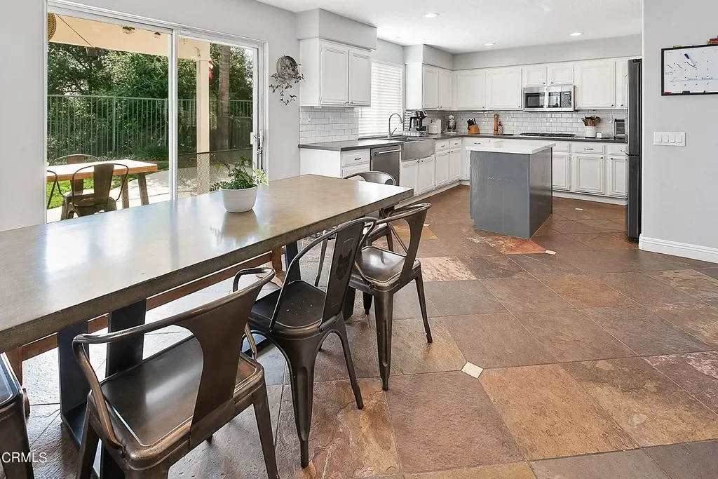 1628 Meadowglen Ct 007.webp