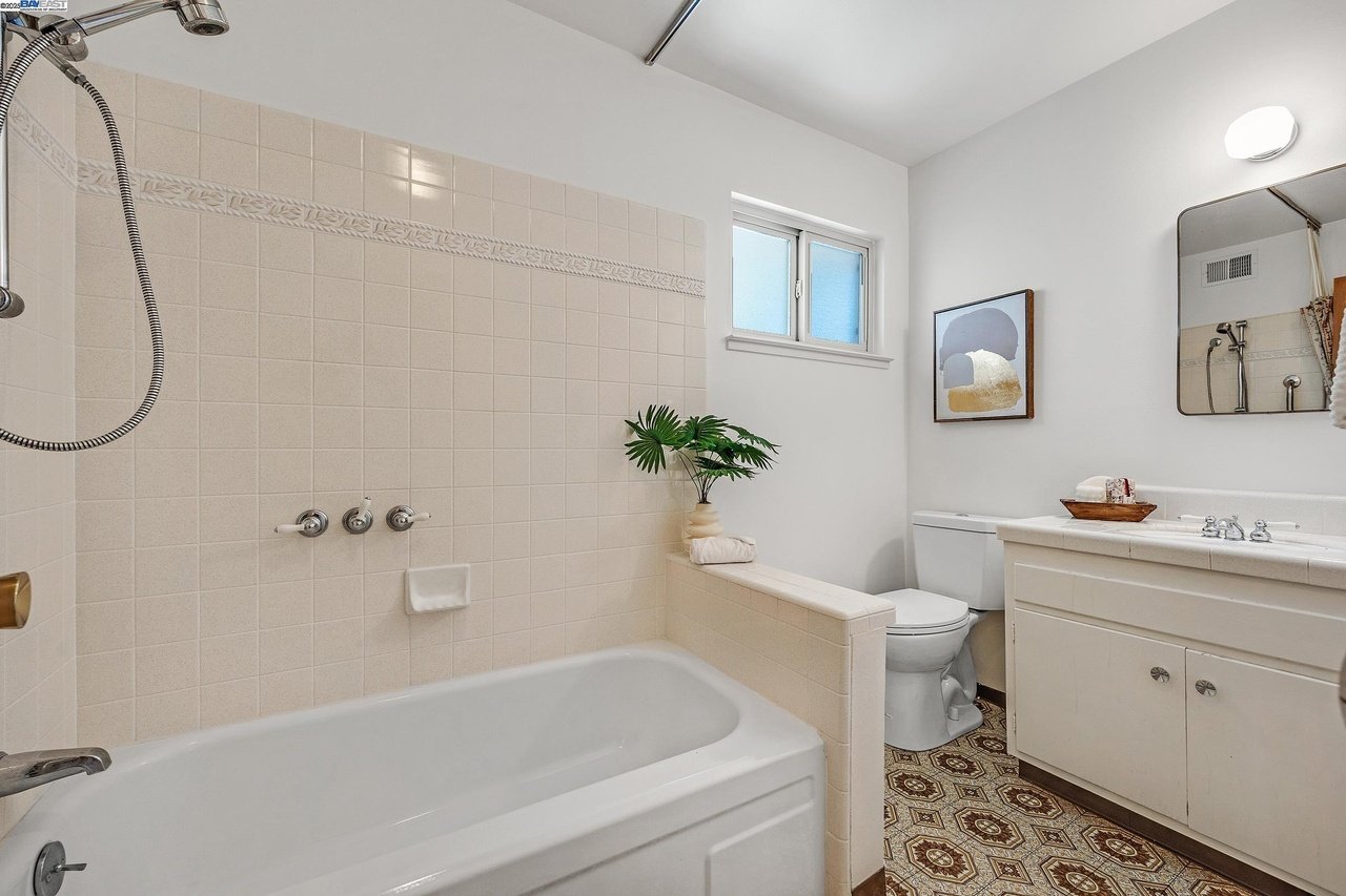 3962 Fordham Way 021.jpg