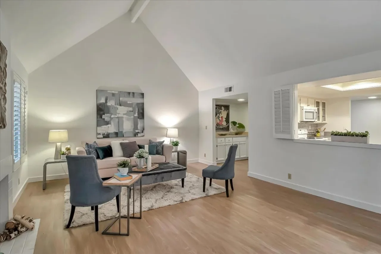 4108 Thain Way 002.webp