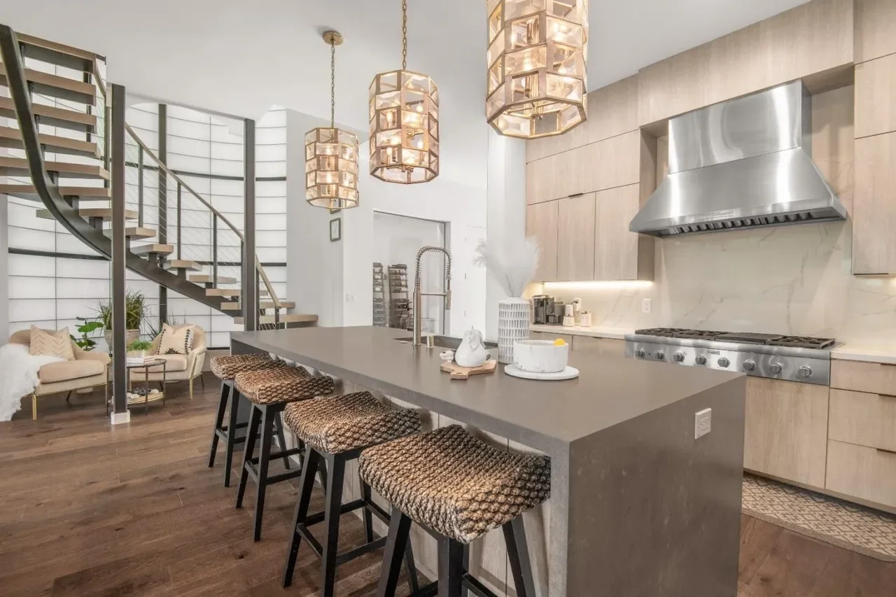 30 Roberts Rd 005.webp