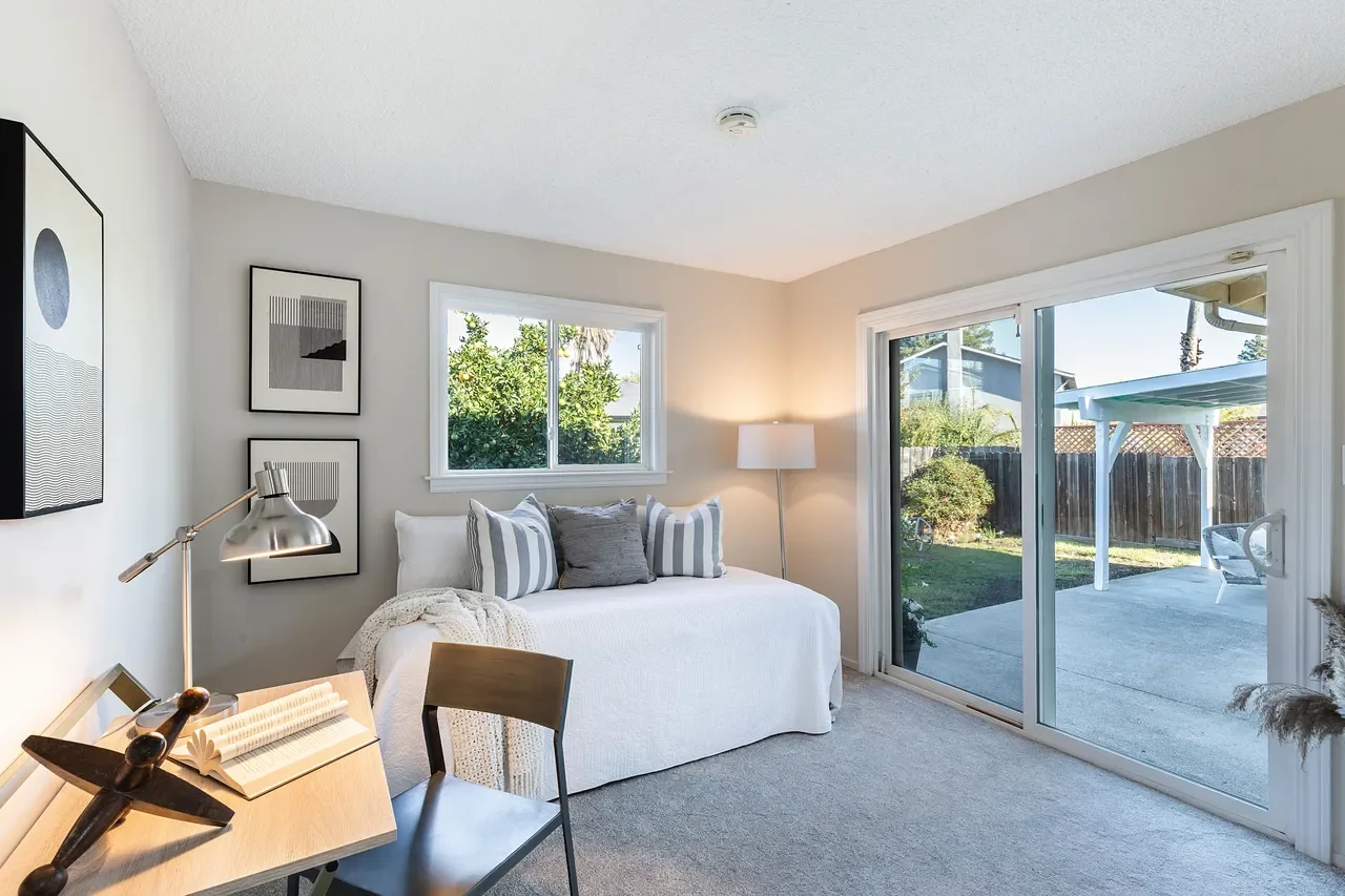 2070 Kaywoodie St 028.webp