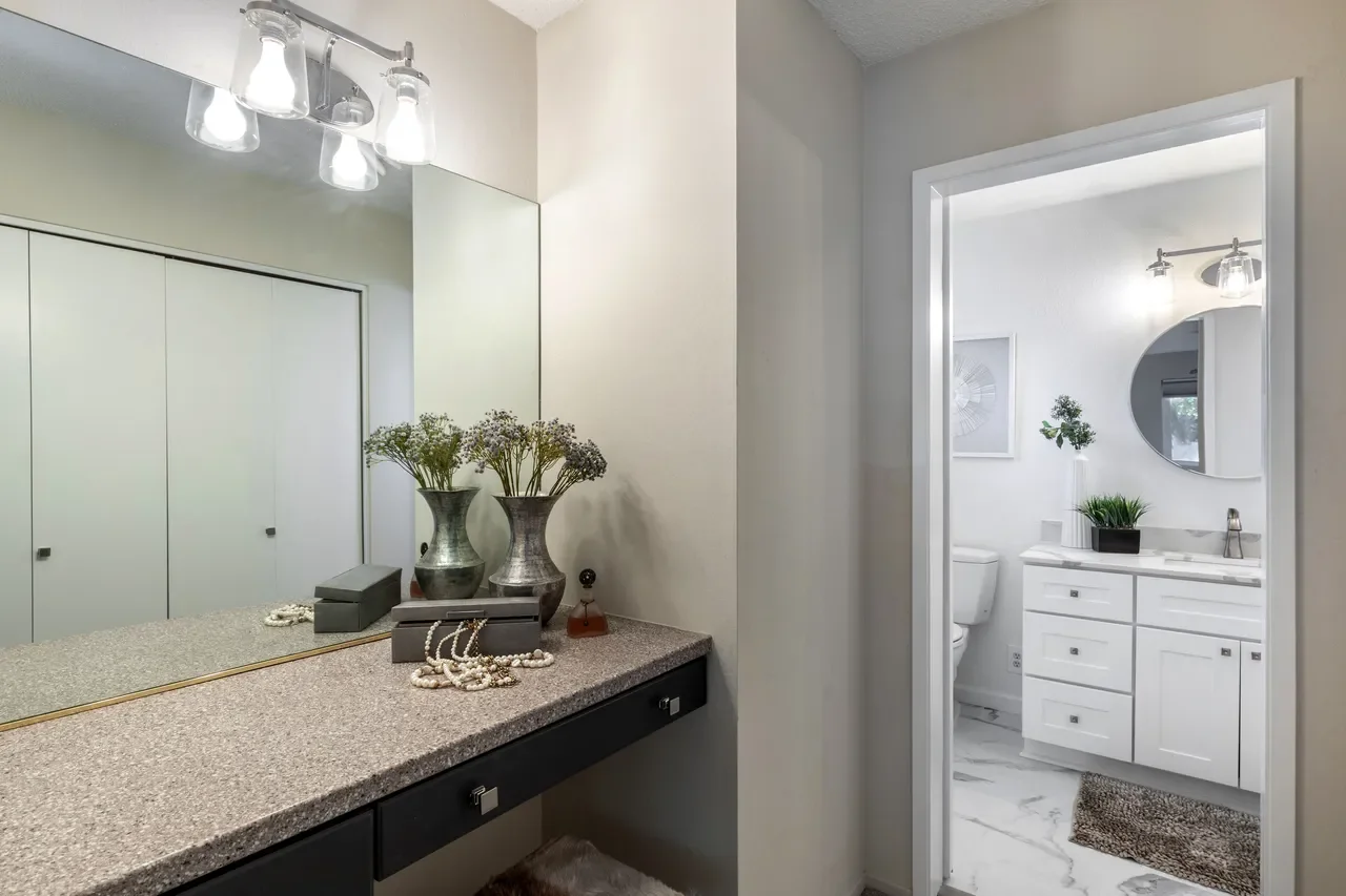 2070 Kaywoodie St 021.webp