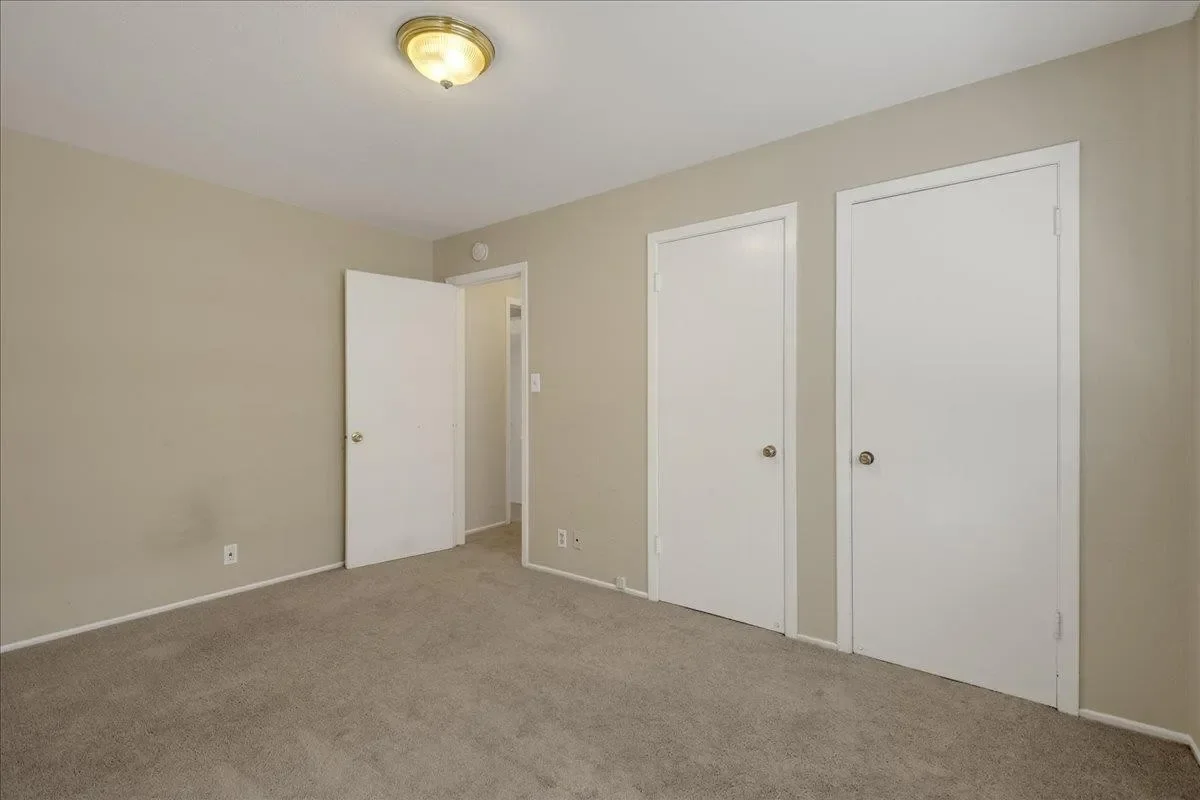 960 College Dr 020.webp