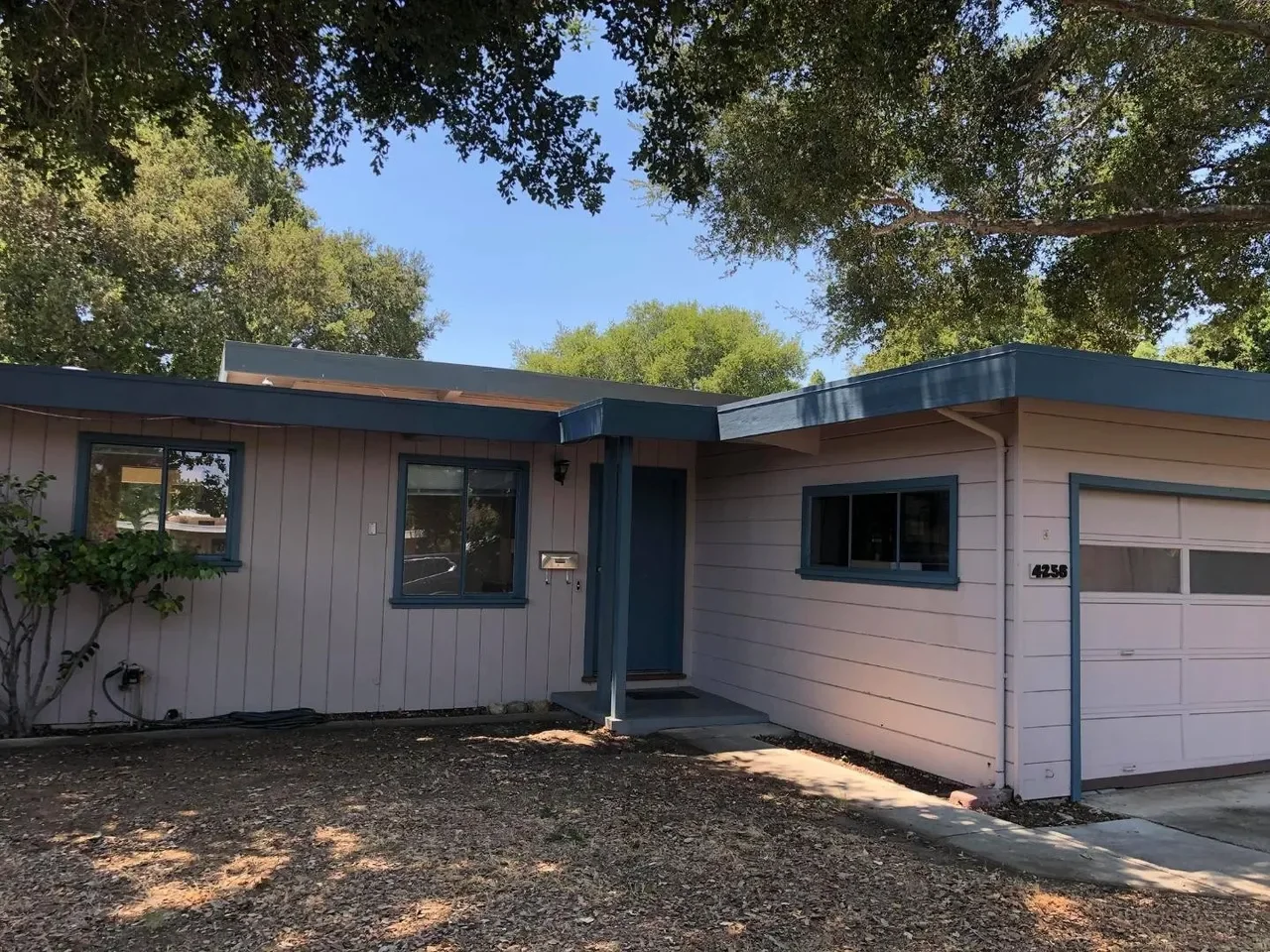 4256 Ruthelma Ave 002.webp