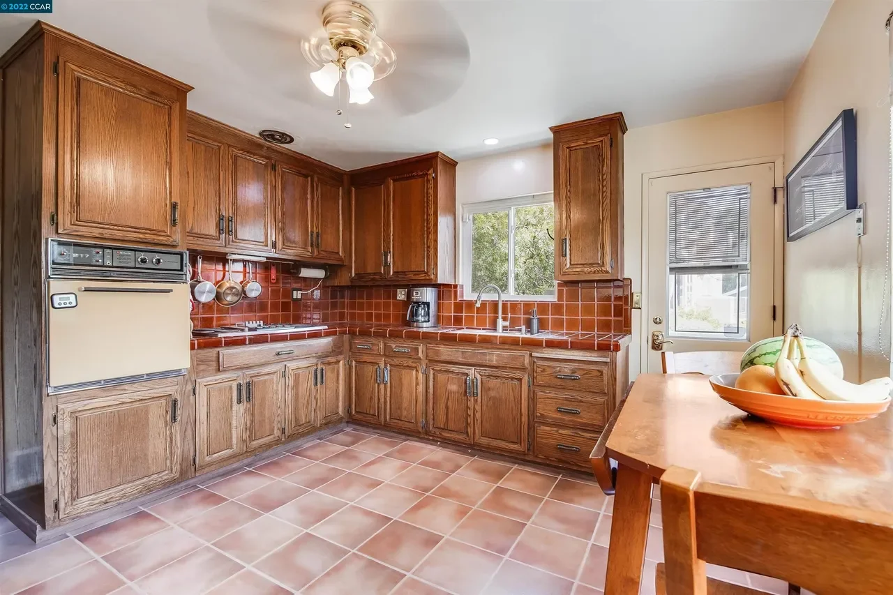 7816 Hillmont Dr 011.webp