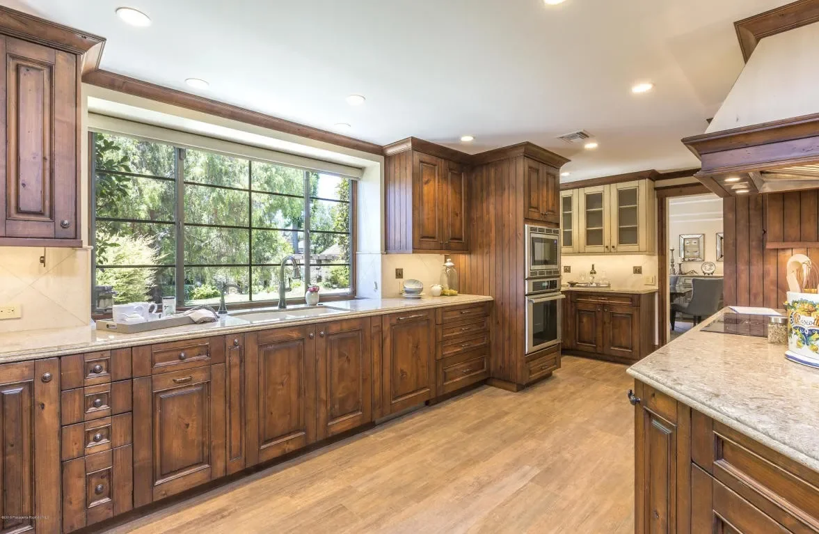 1351 Bedford Rd 012.webp