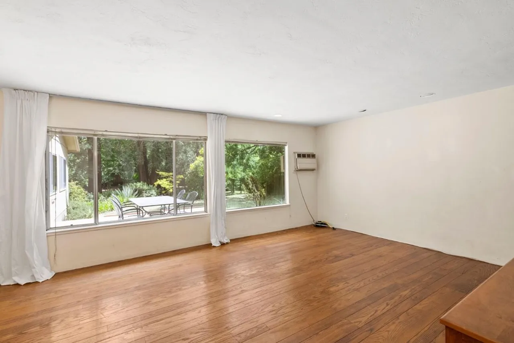 24401 Summerhill Ave 018.png