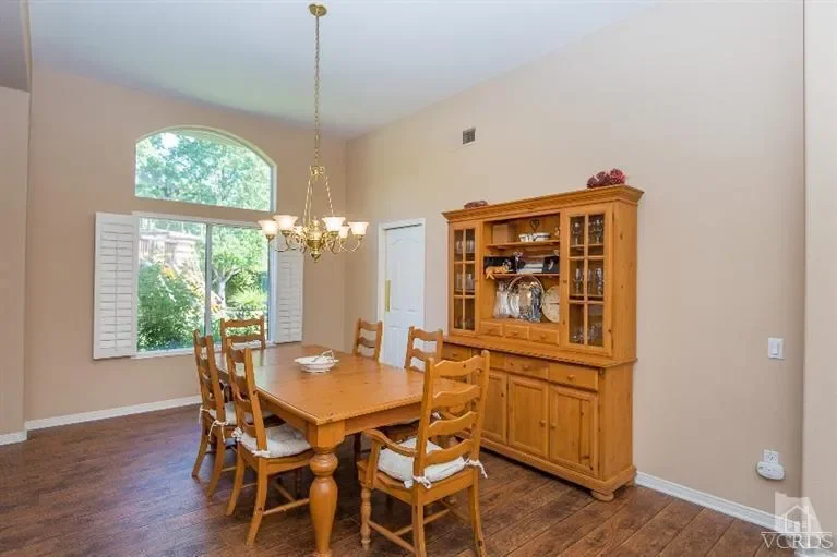 512 Meadowrun St 006.webp