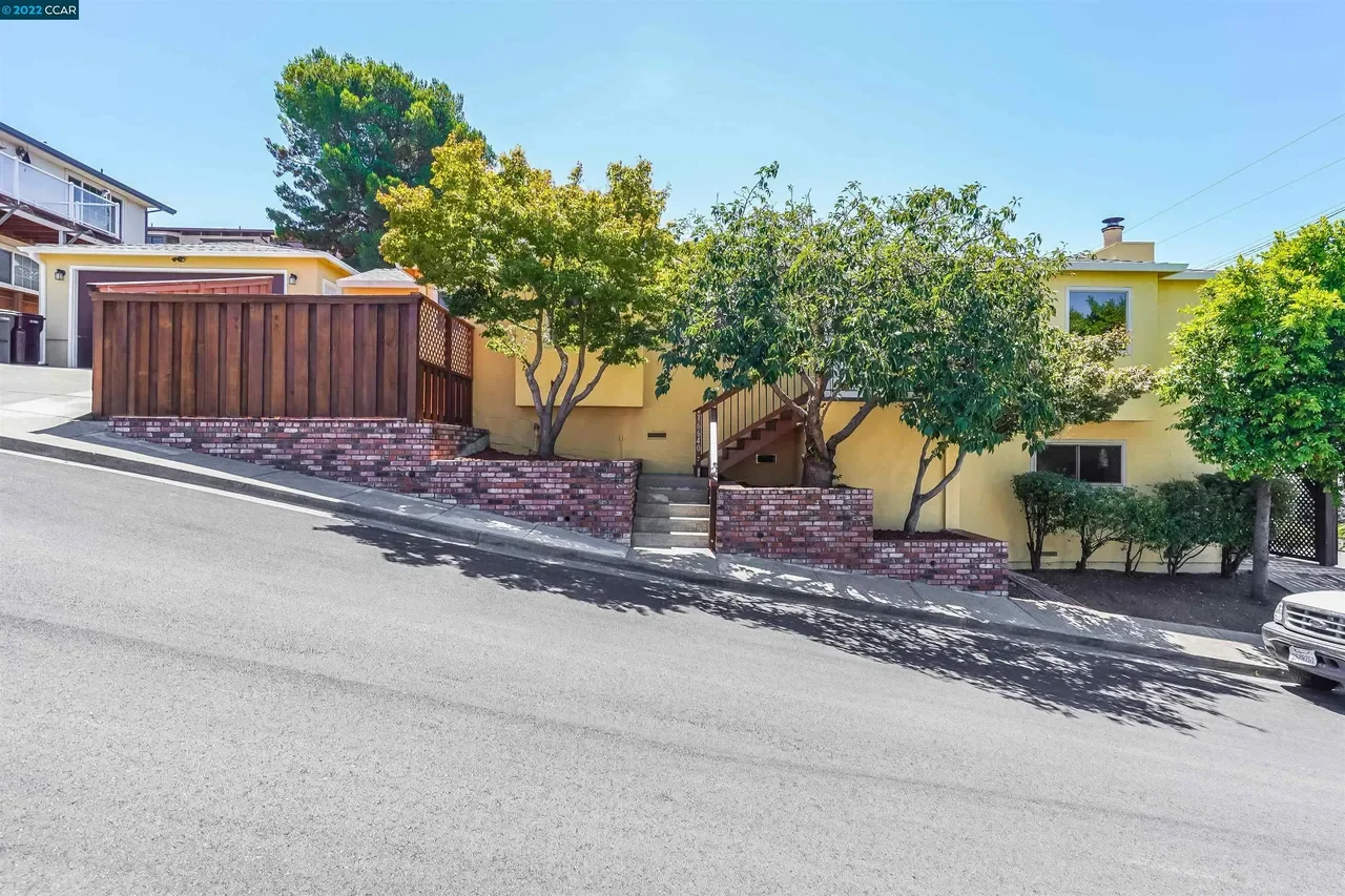 16640 Rolando Ave 007.webp