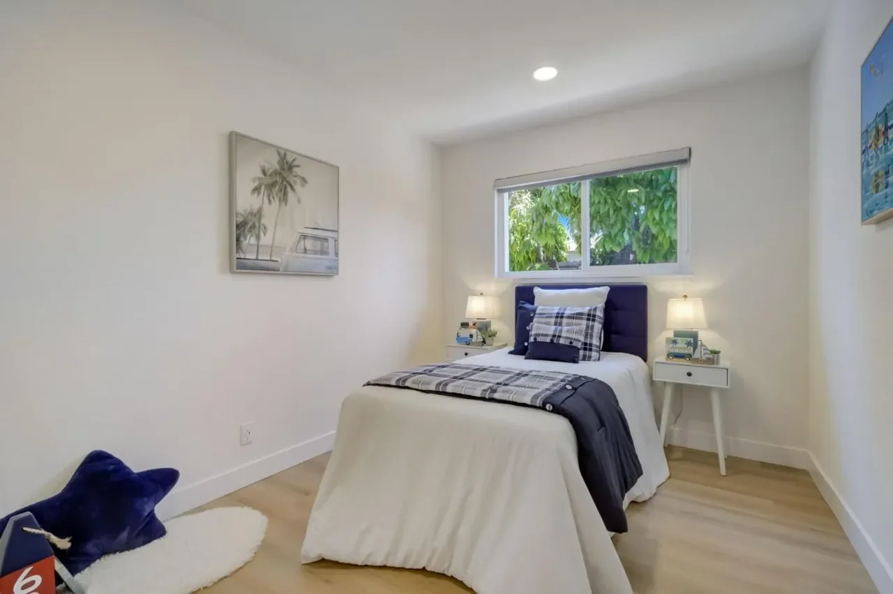 2829 Sand Point Dr 008.webp