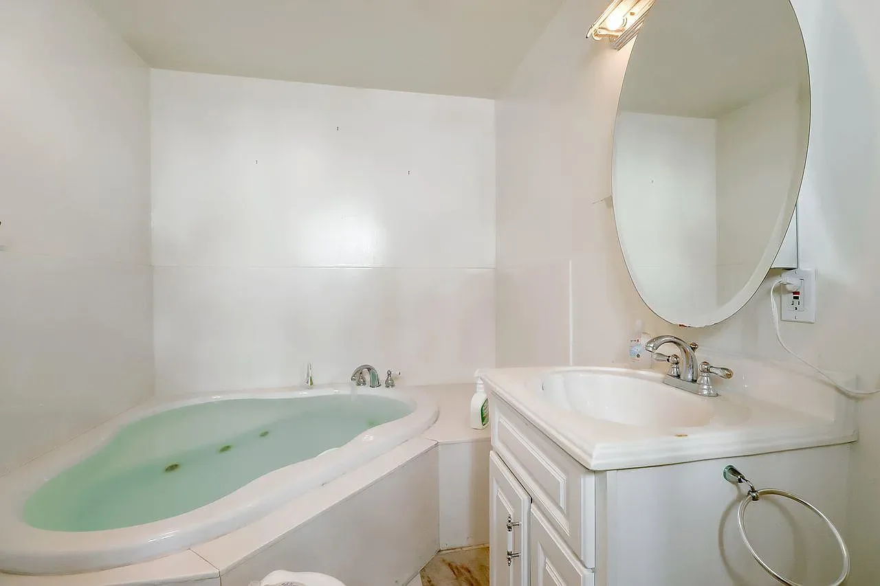 1223 Rose Ave 033.webp