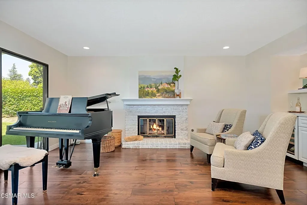 1037 Meadowcrest St 021.webp