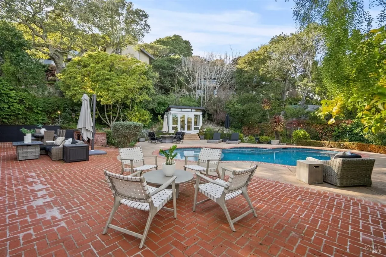 8 Nightingale Lane 006.webp