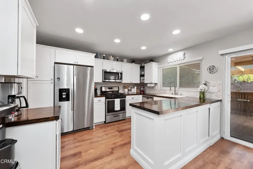 3090 Dwight Ave 012.webp