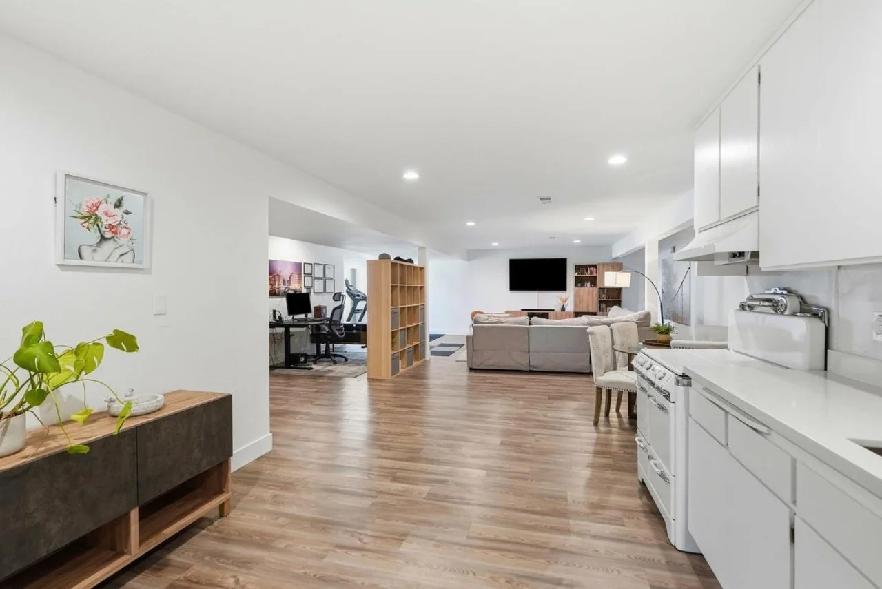 4206 Huntington St 028.jpg