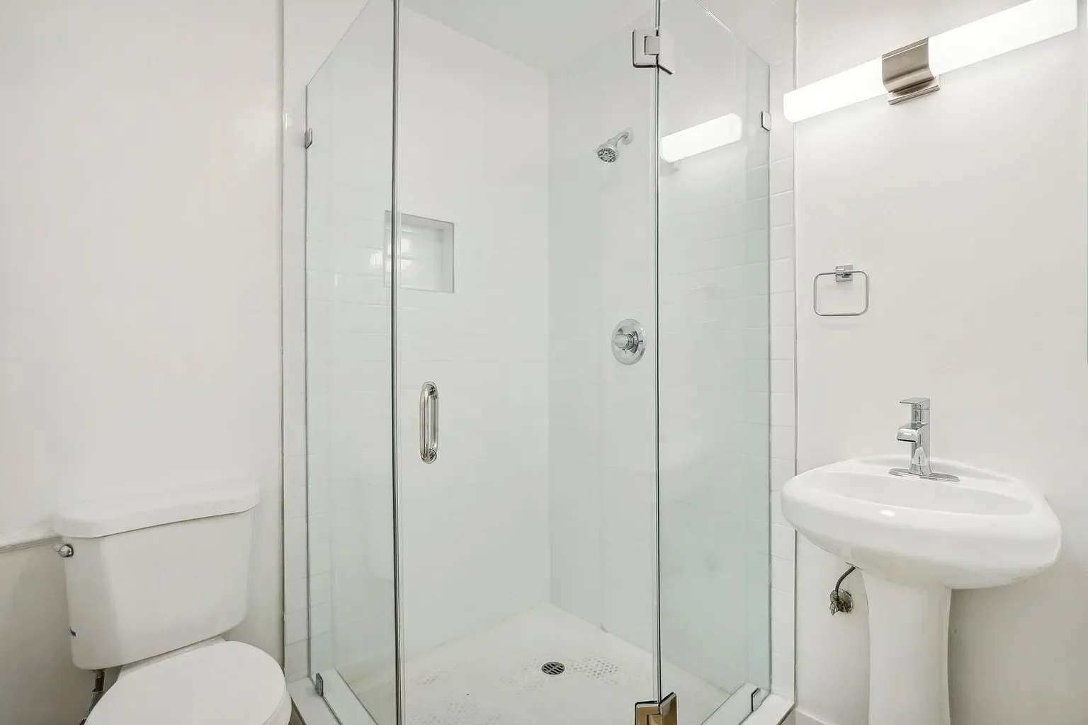 9000 Clifton Way 011.webp