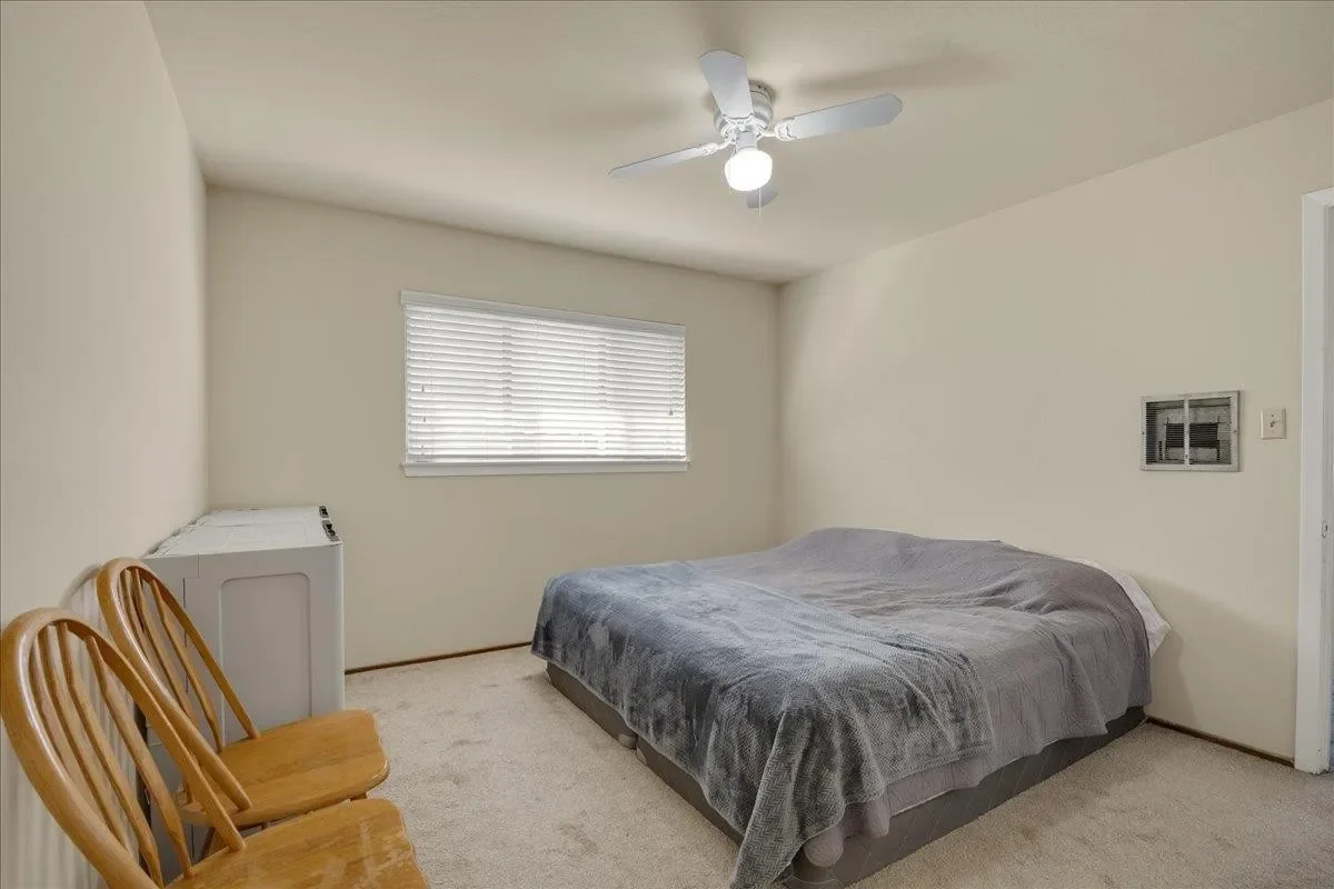 960 College Dr 006.webp