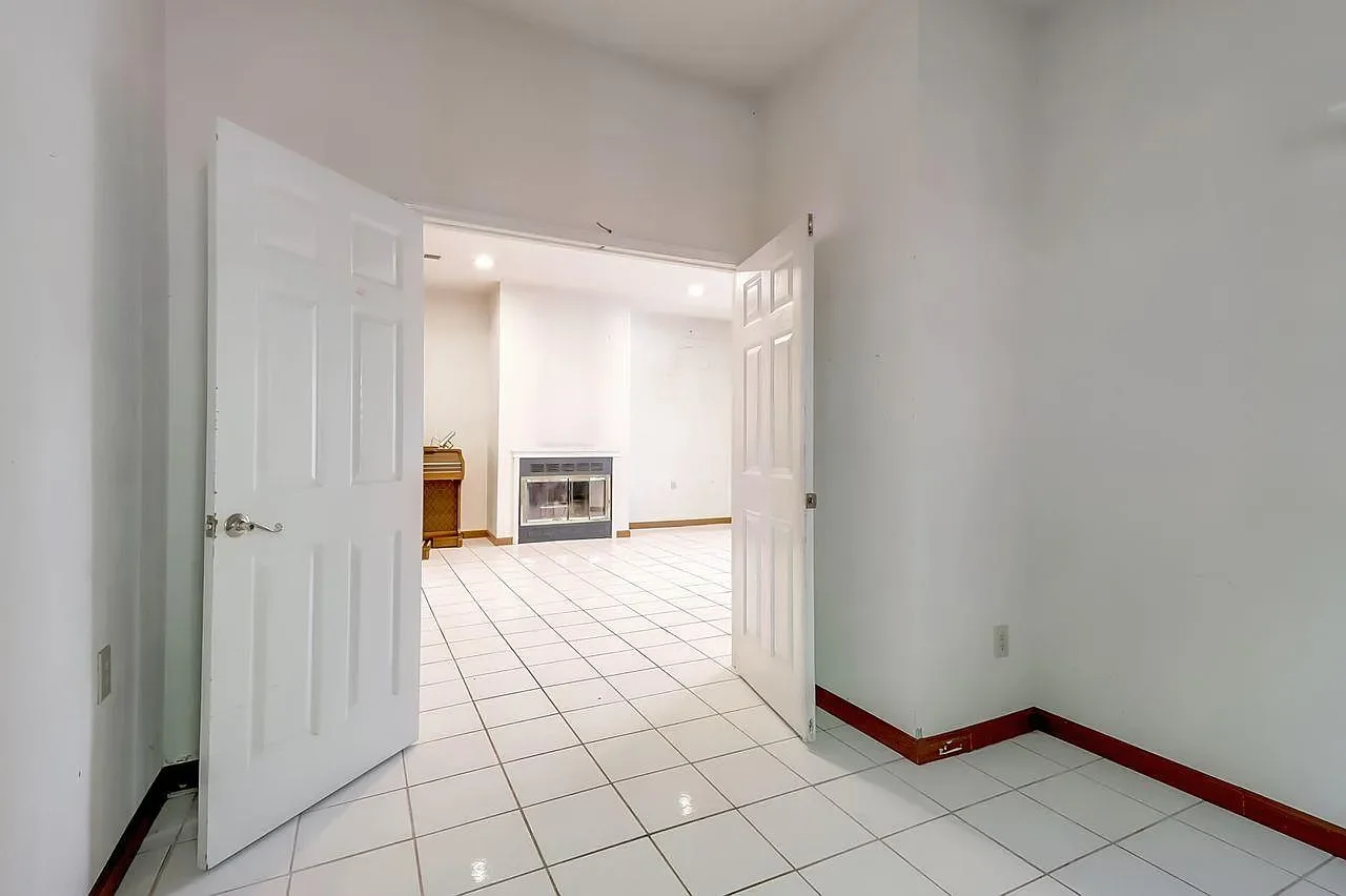 1223 Rose Ave 019.webp