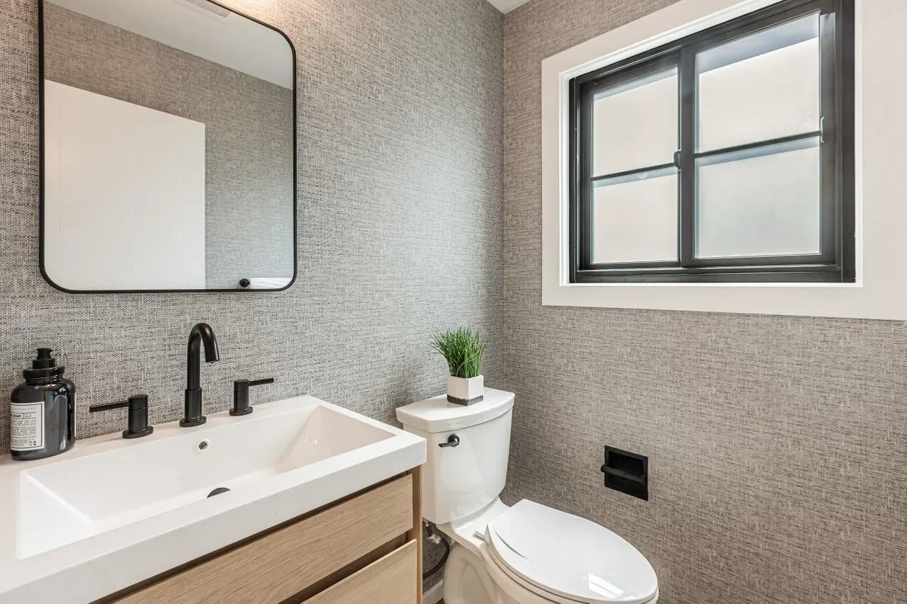 2556 Diericx Dr 036.webp