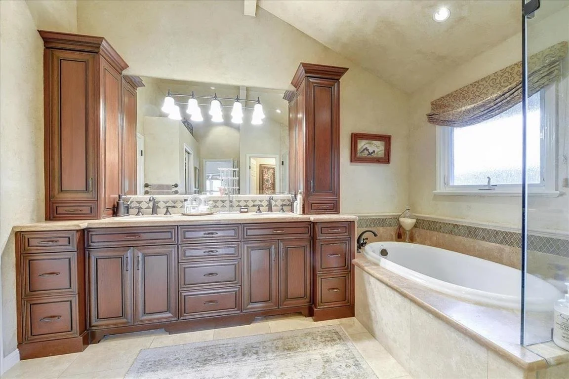 5970 Thorntree Dr 028.jpg