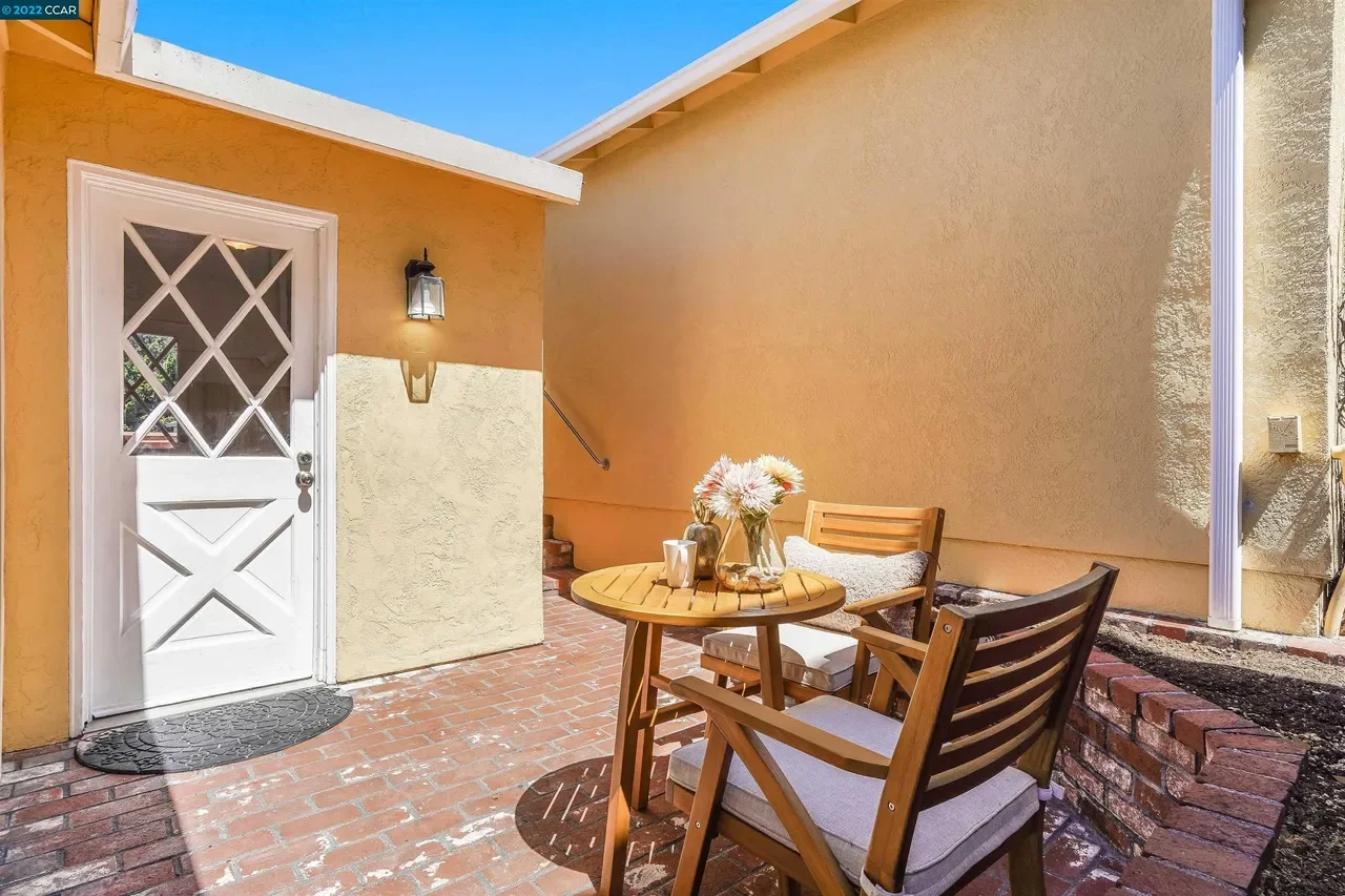 16640 Rolando Ave 024.webp