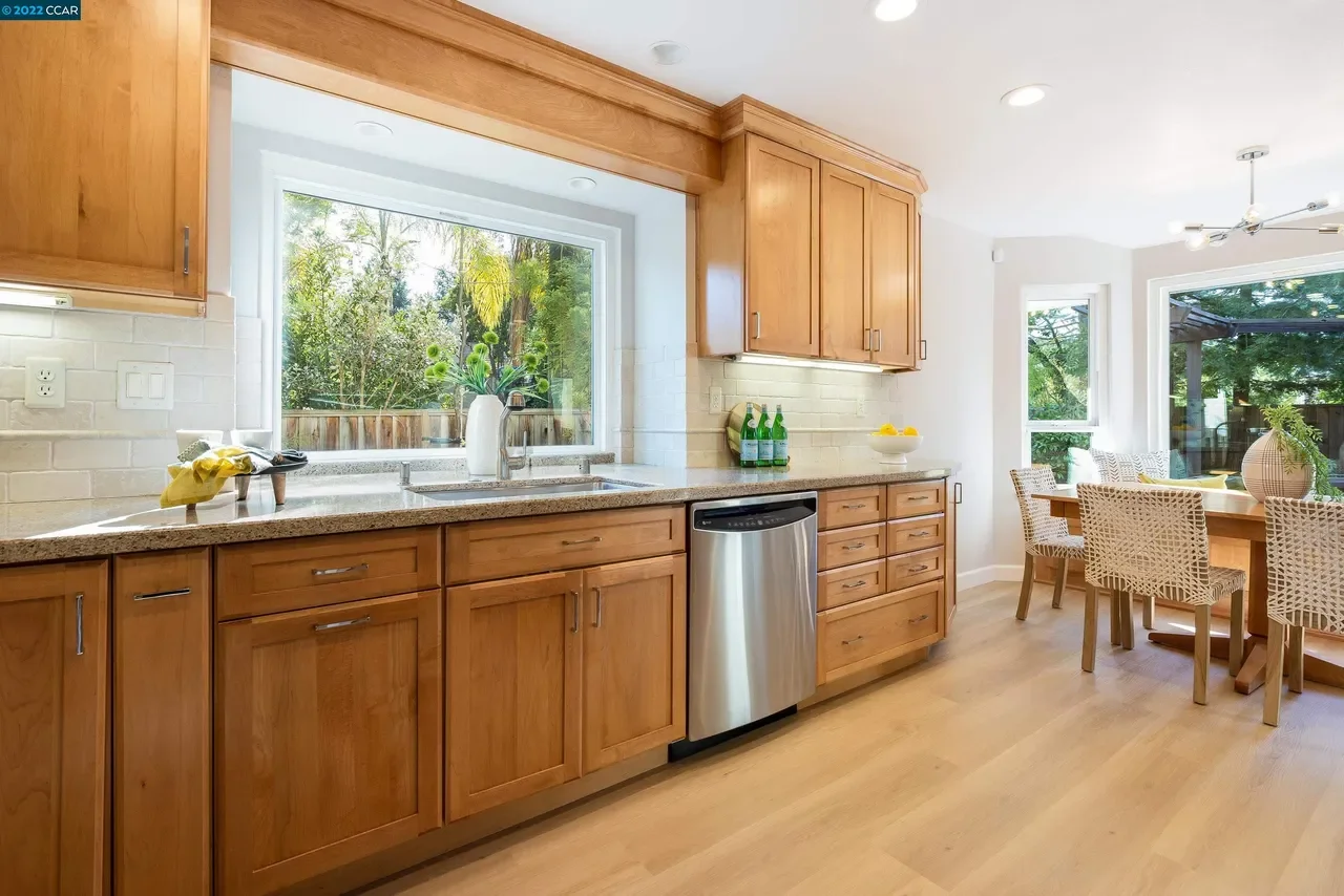 48 Longwood Ct 008.webp