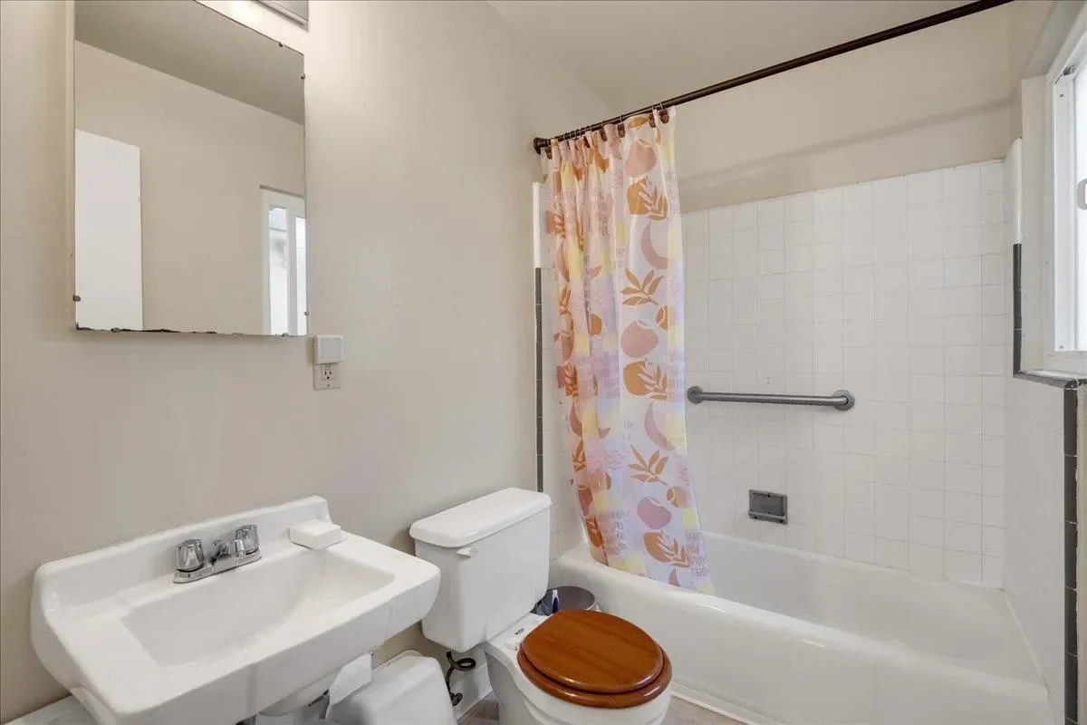 960 College Dr 007.webp