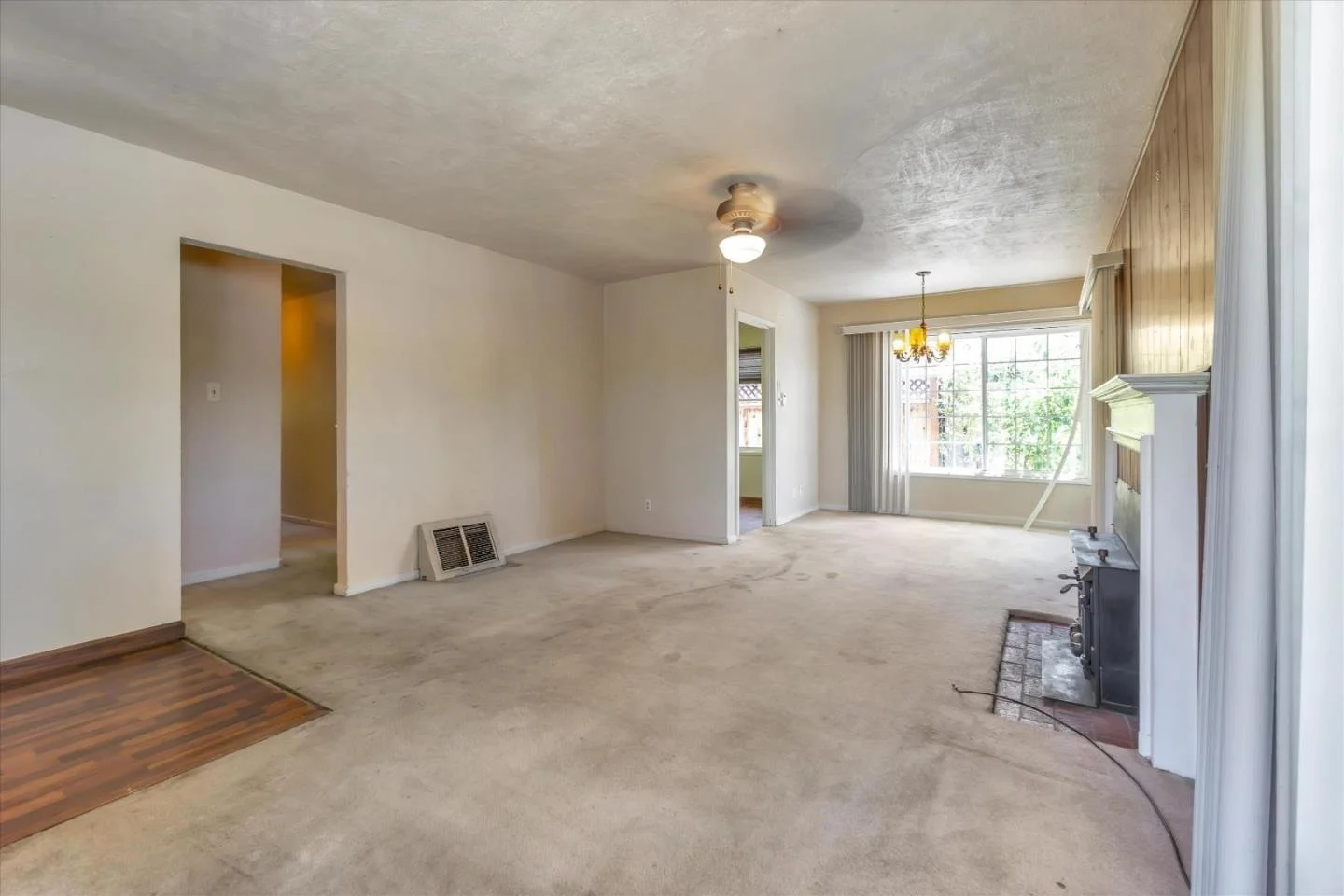 2070 Ricardo Dr 011.jpg