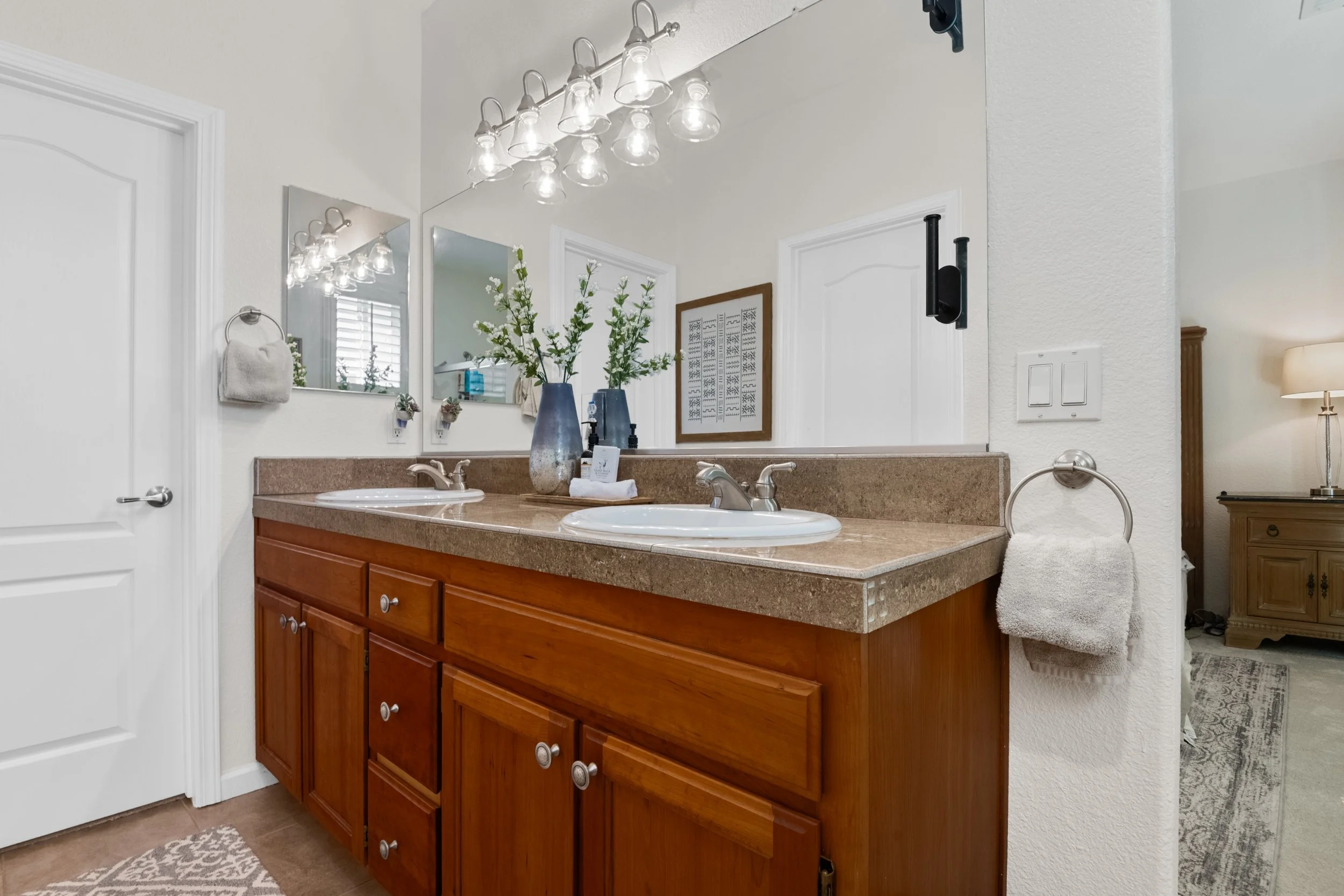 1112 Park West Dr pri bath 2 copy.jpg