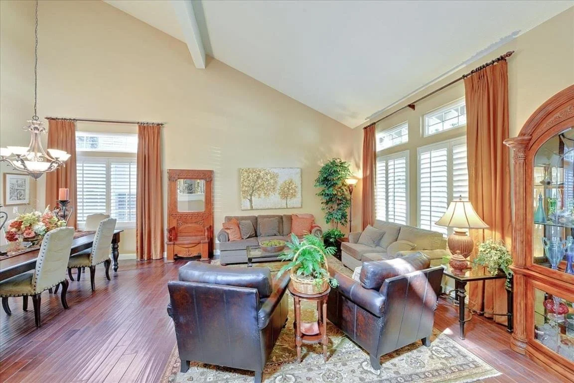 5970 Thorntree Dr 005.jpg