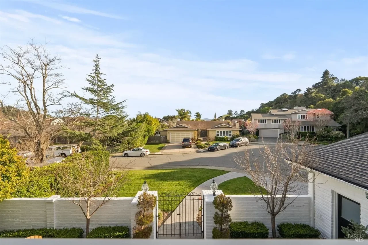 8 Nightingale Lane 007.webp