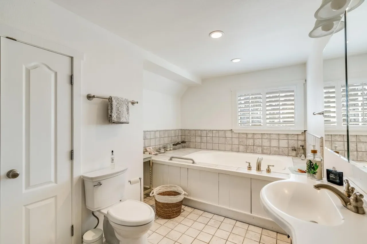 16466 Bonnie Ln 028.webp