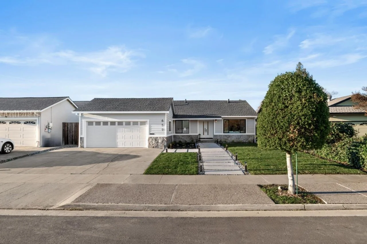 659 Meadow Creek Dr 048.jpg