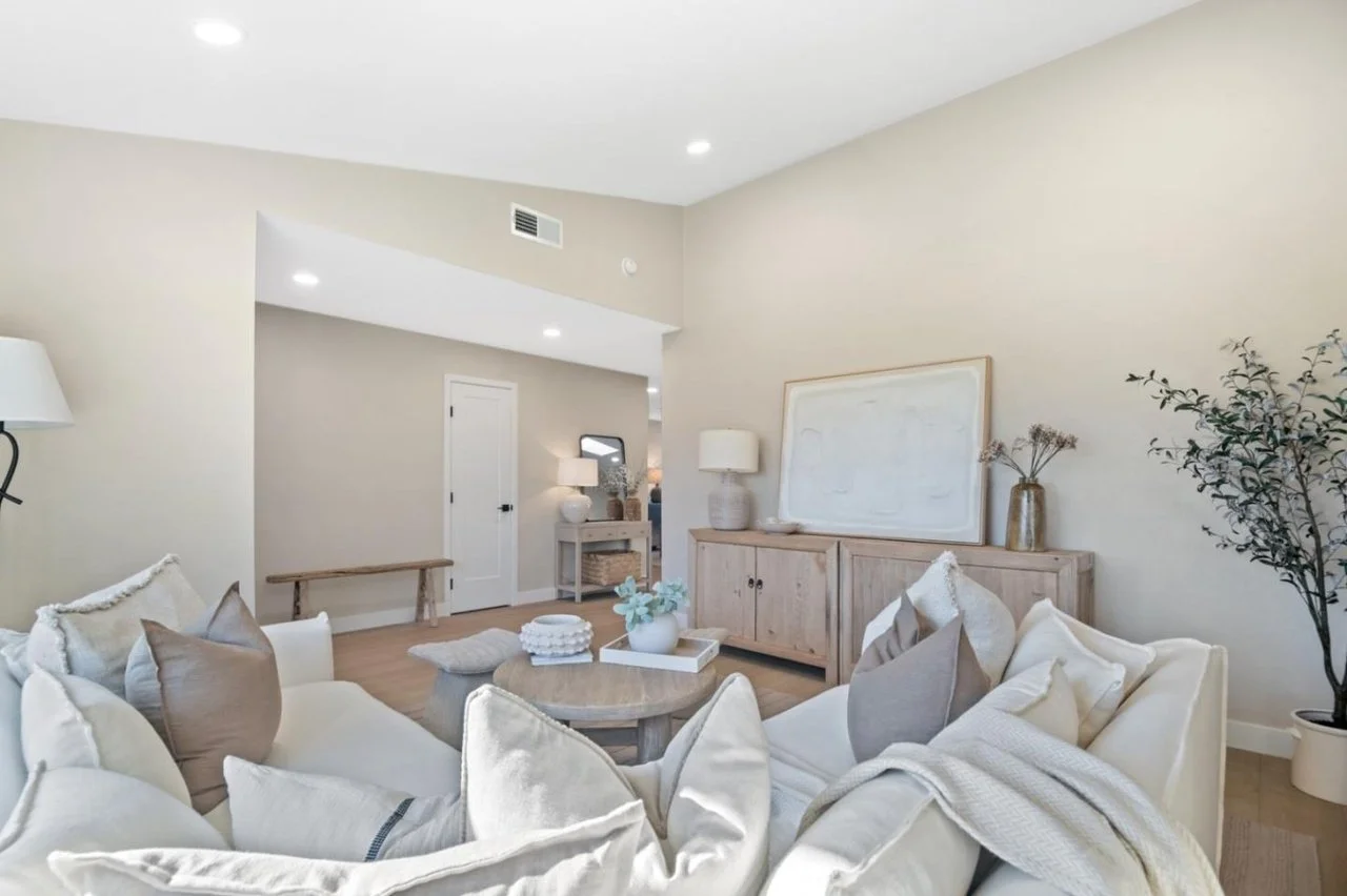 659 Meadow Creek Dr 009.jpg