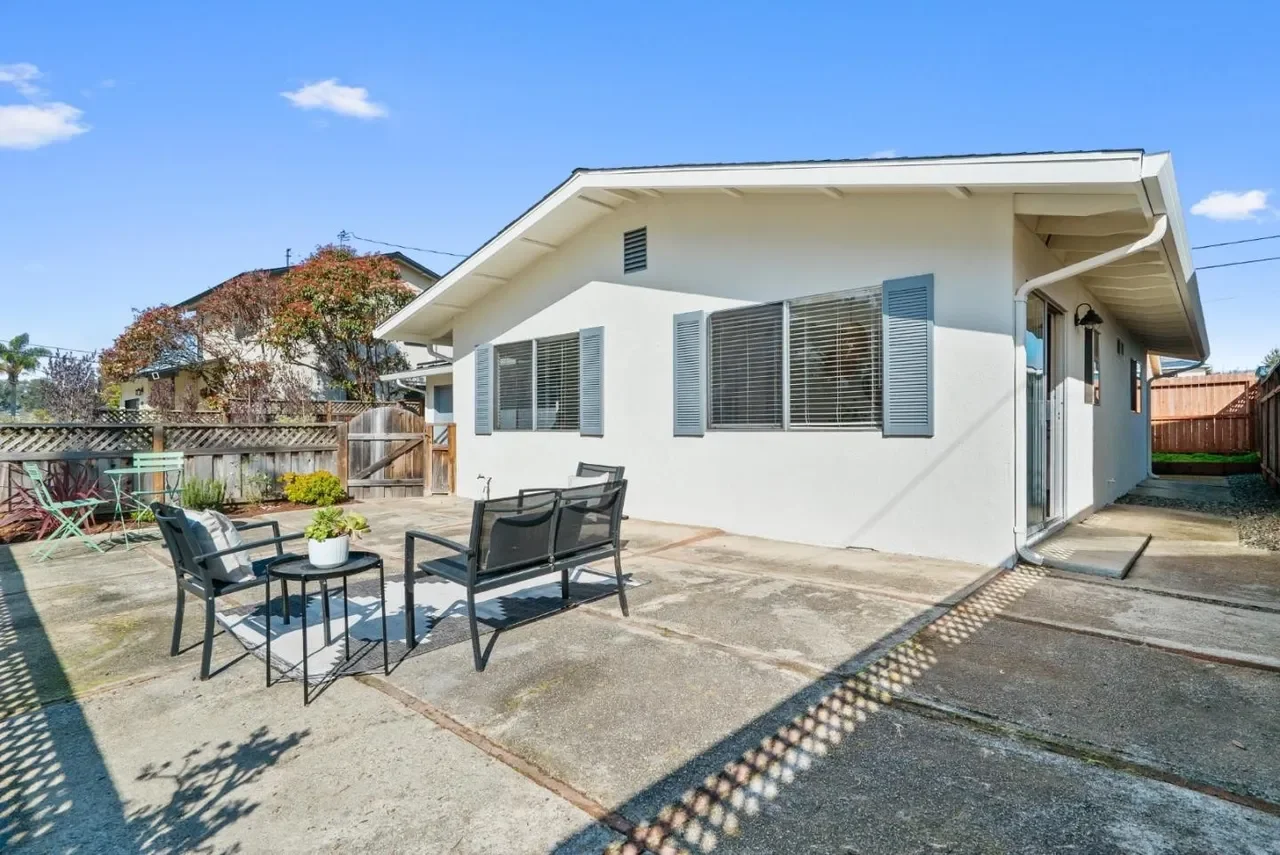 526 Harriet Ave 025.webp