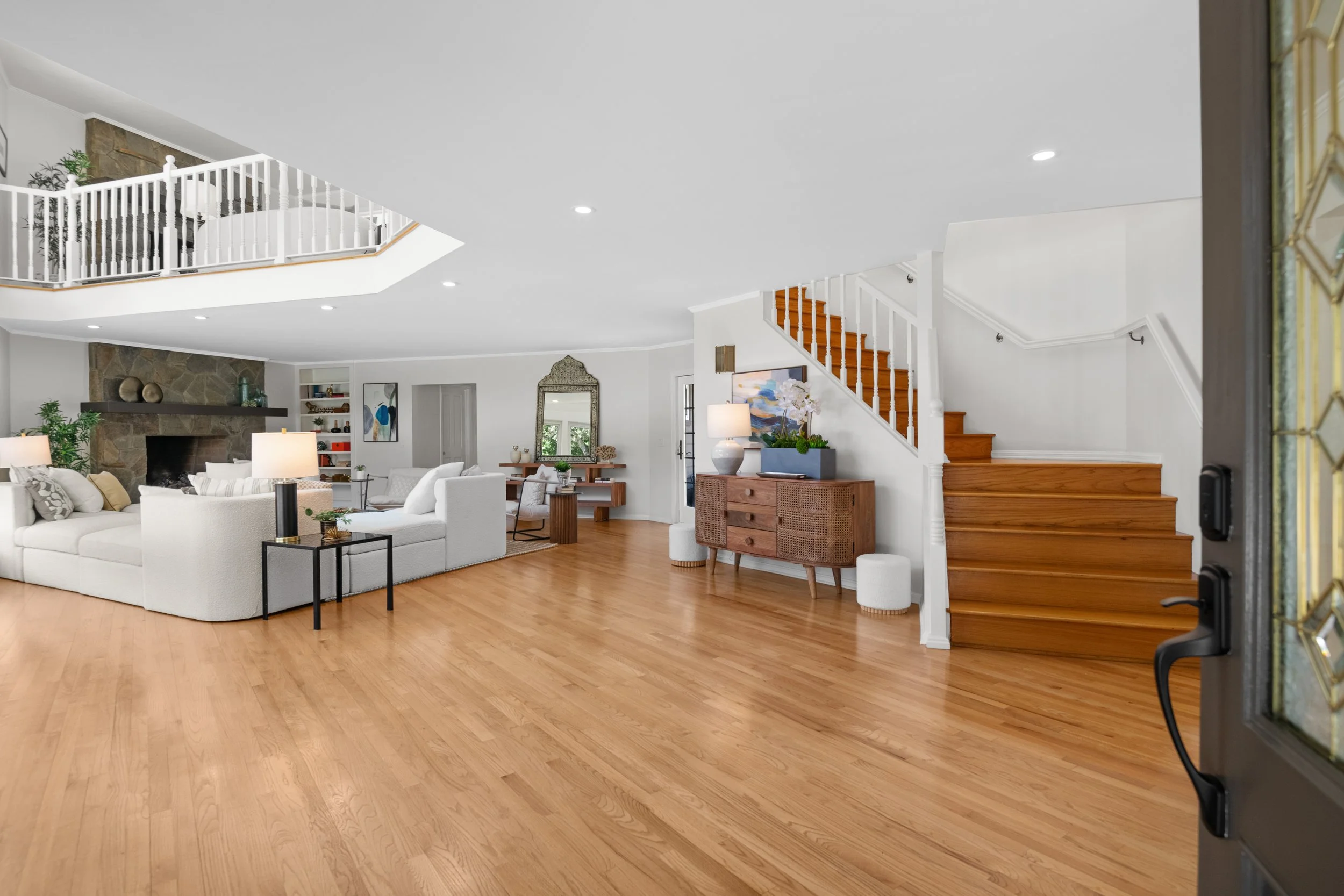 340 Santa Inez Way entry 4 copy.jpg