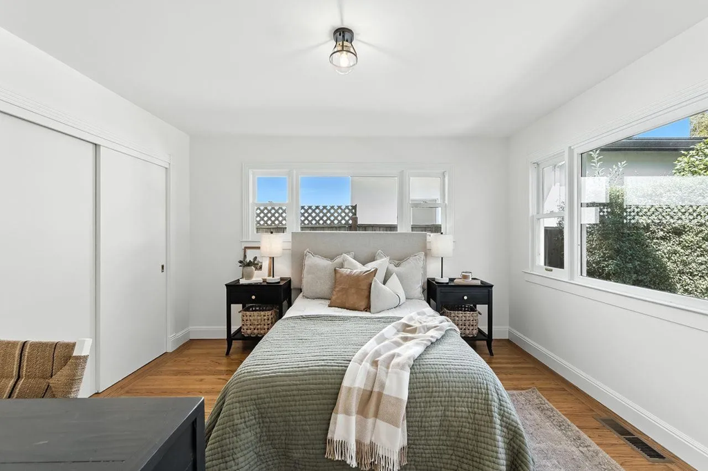 1422 W Selby Ln 031.png