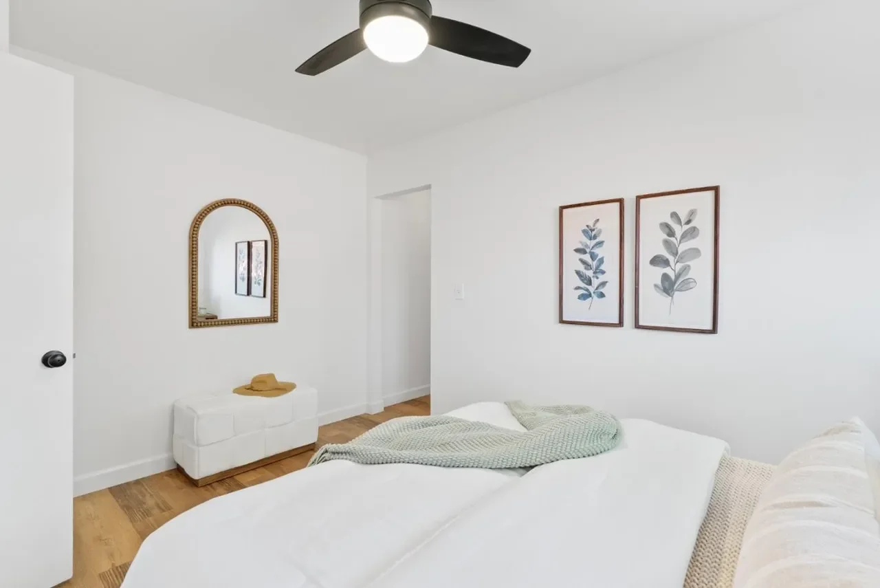 526 Harriet Ave 022.webp