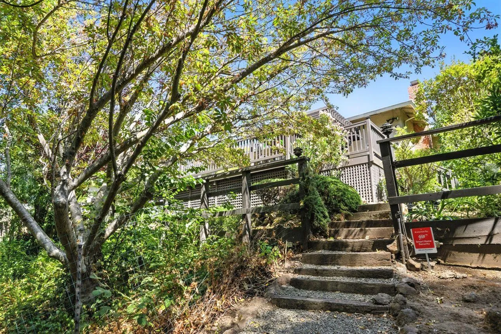 2040 Longden Cir 041.png