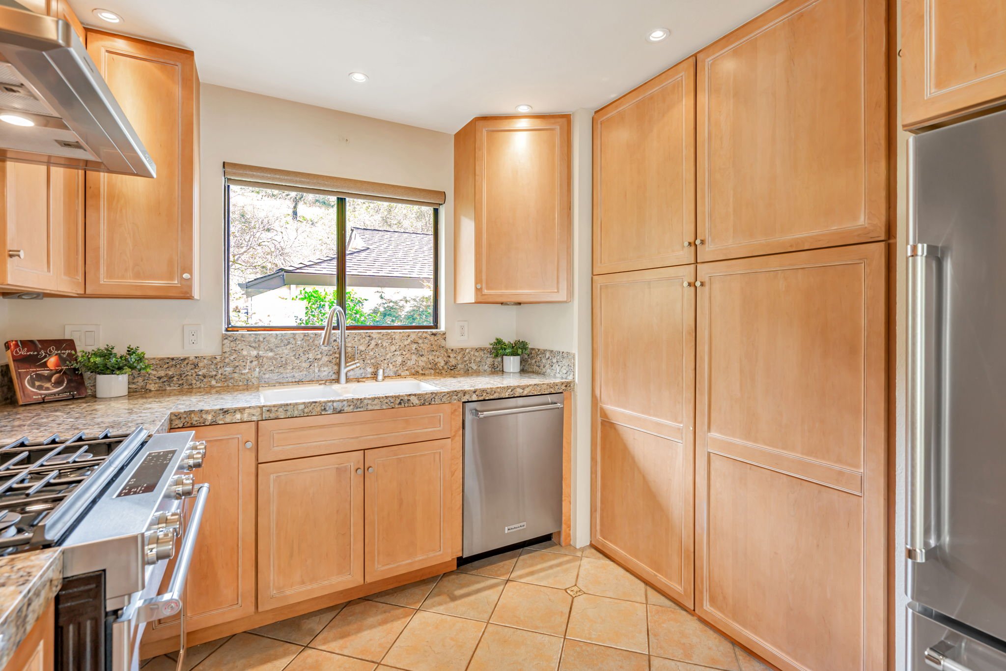 15-web-or-mls-9-newcastle-ct.jpg