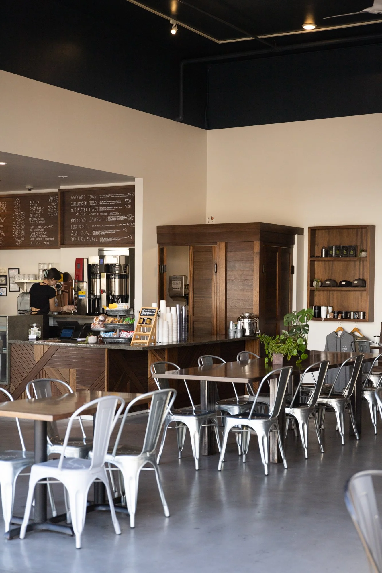 LighthouseCoffee_May2022_Interiors_28.jpg