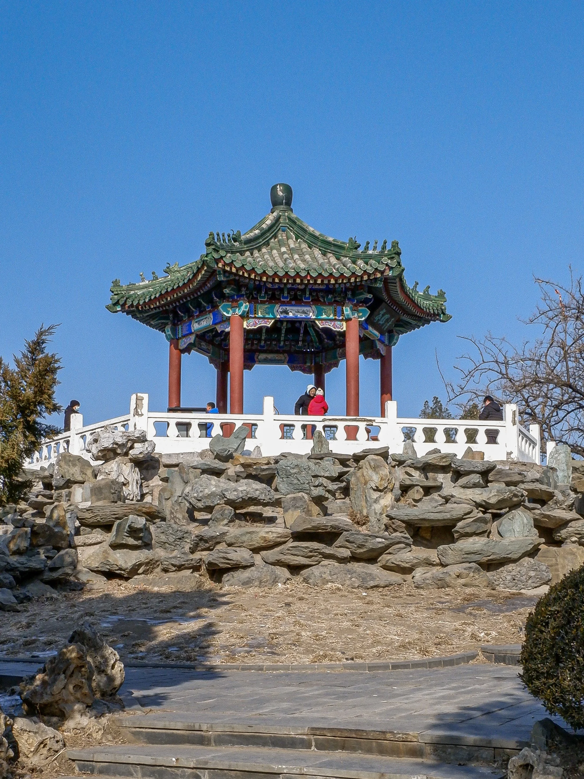 The Qinghui Pavilion, Ritan Park's highest point.