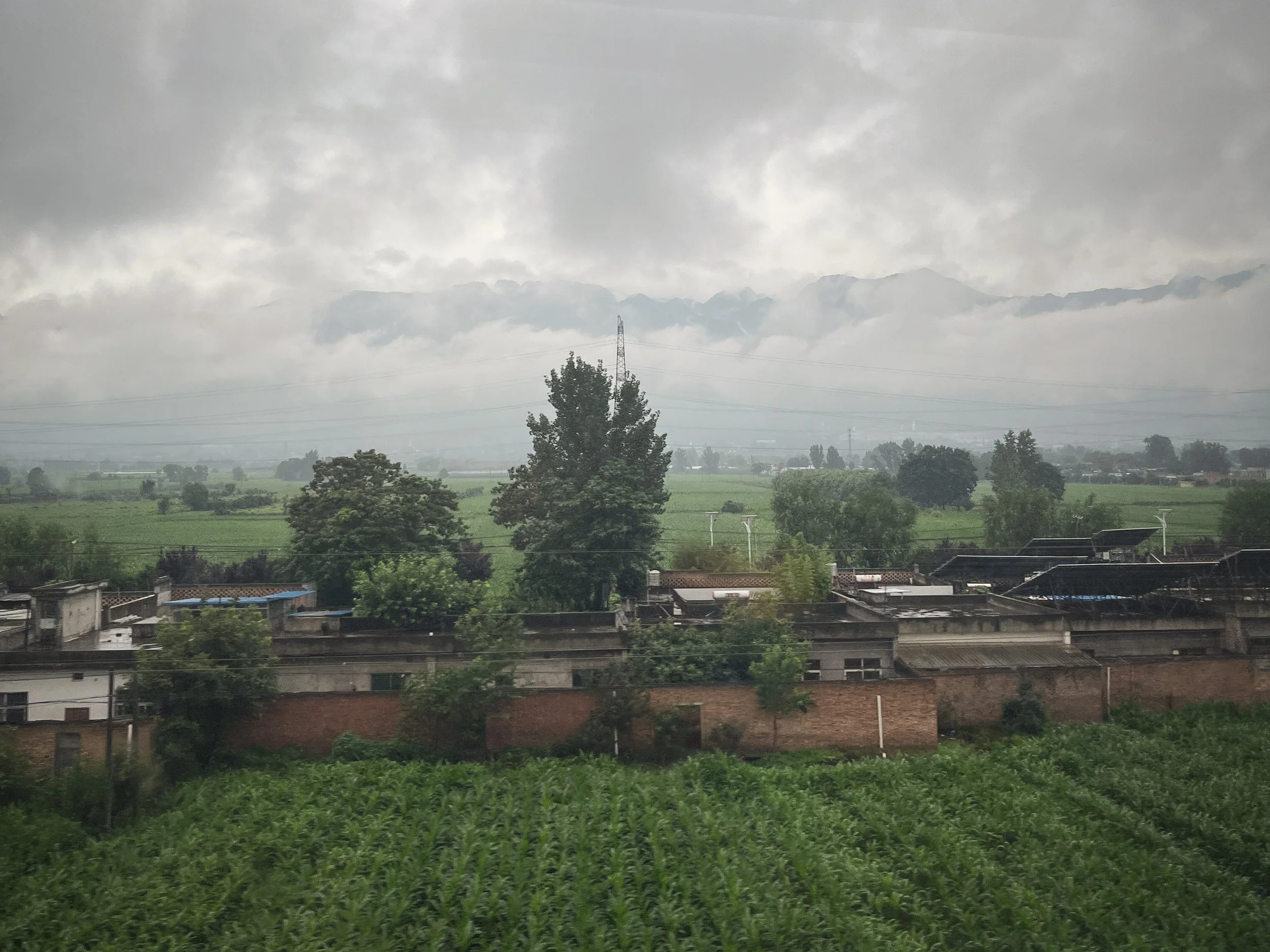 More of the Zhongnan Mts lurking.