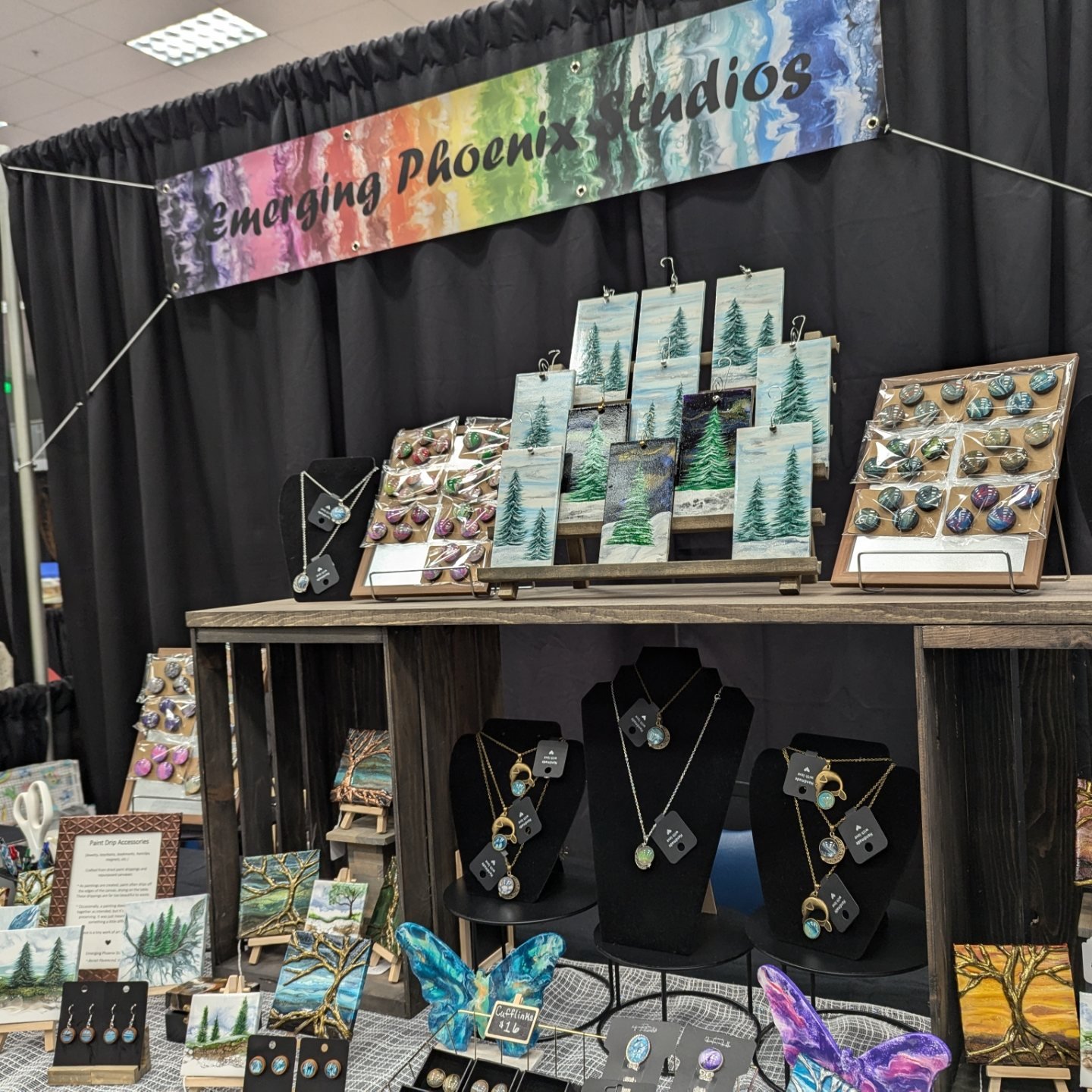 Come see me today from 10-5 at the Seaside Artisan Fair. There's so many amazing artists and artisans here this year! Find unique gifts for the special people in your life 🎁

#supportsmallbusiness #shoplocal #holidayshopping #giftideas #artwork #art