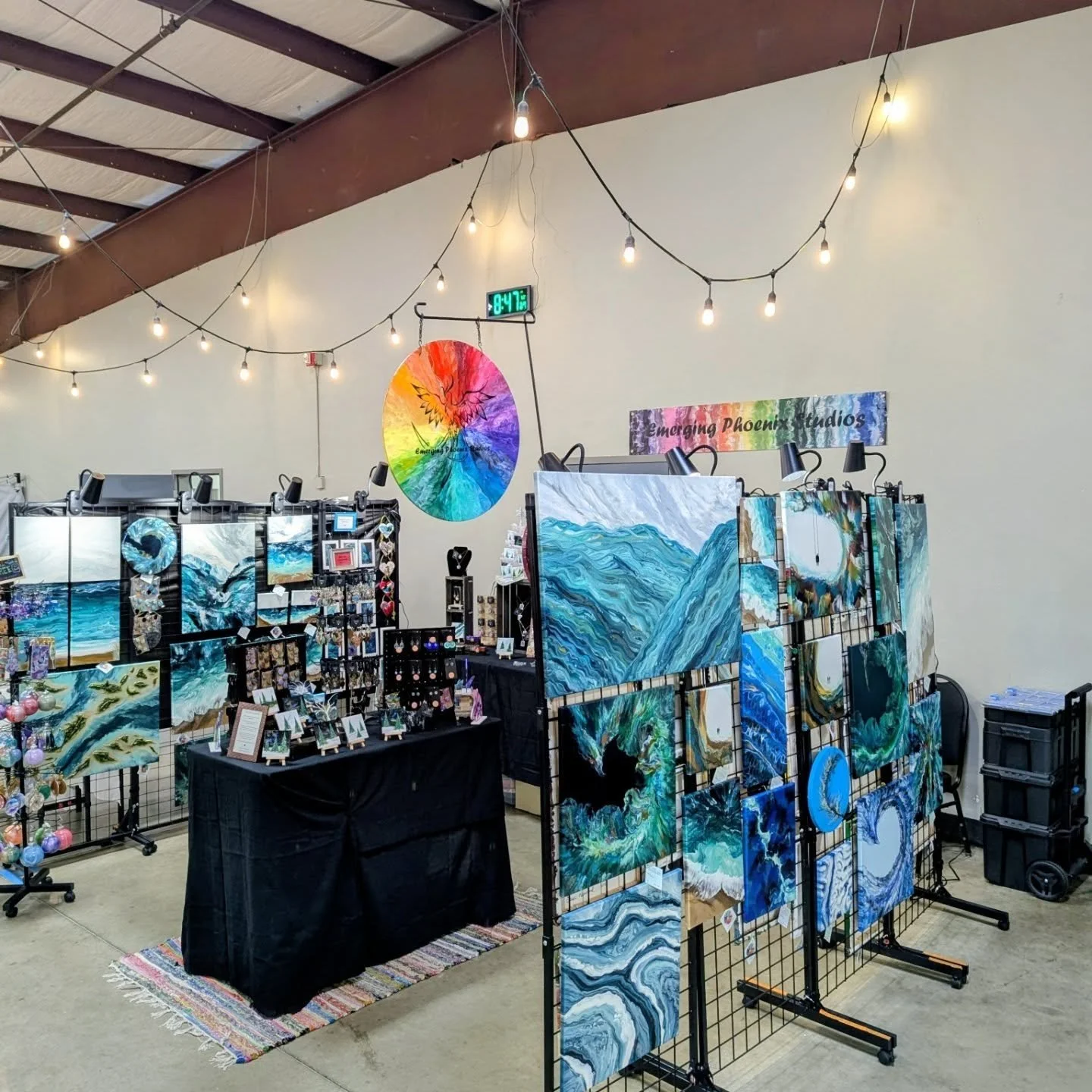 Last day of the @winter.bazaar.and.craft.fair at the Clatsop County Fair &amp; Expo Center! 

Looking for a unique gift? How about a one-od-a-kind piece of artwork or a hand painted ornament 💚

There are over 60 awesome vendors, door prizes and hot 