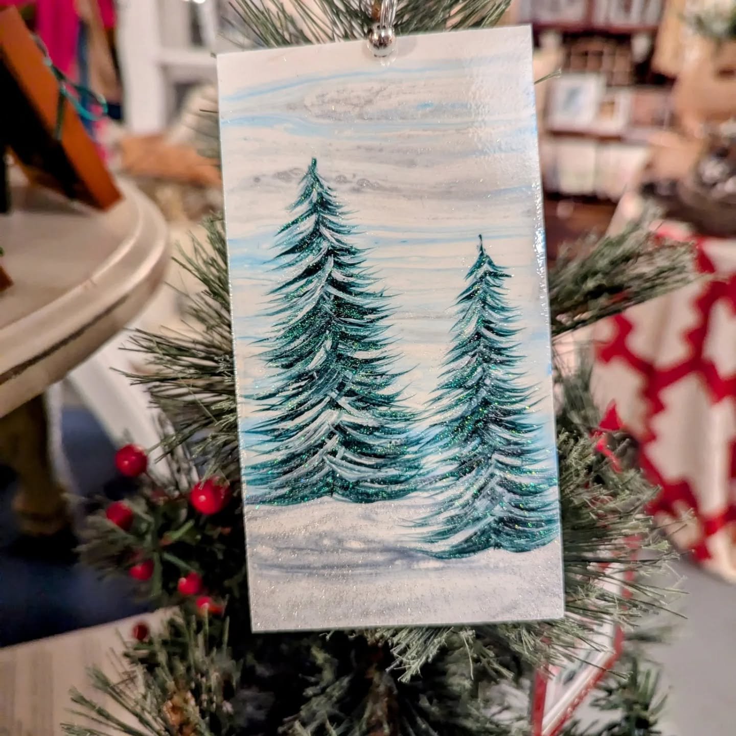 Need some last minute stocking stuffers or teacher's gifts 🎁 You'll find hand-painted ornaments, key chains, hair clips, bookmarks, mini paintings and so many other treasures at Menagerie Co-op in Astoria!

#holidayshopping #shoplocal #astoriaoregon