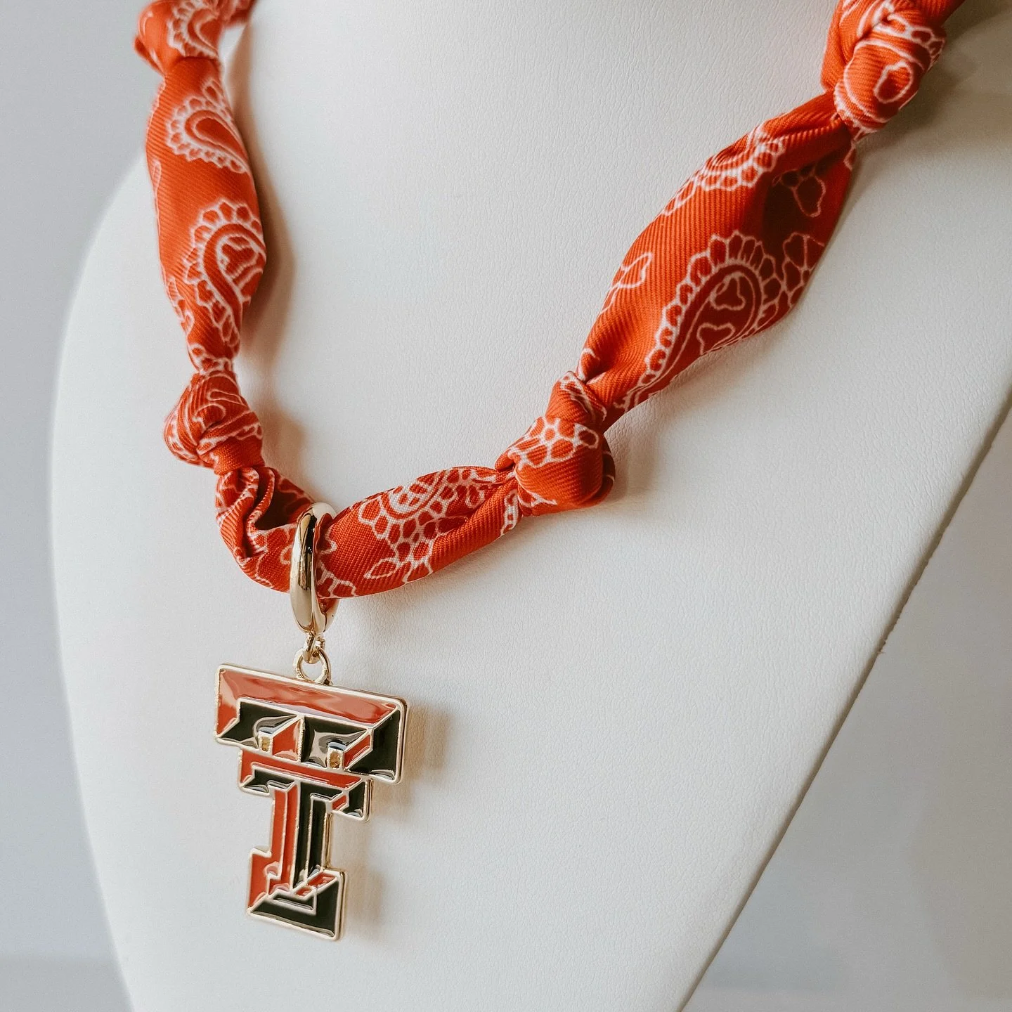 Happy #SUNDAY 🫶🏼

We are open today till 5pm! ❤️🖤