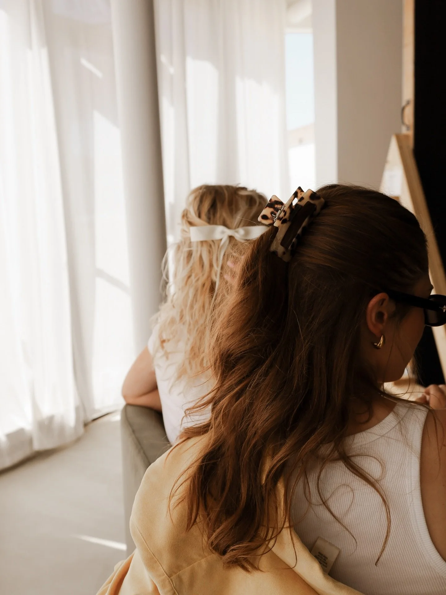 Stop by and shop with us till 6pm! 🪞💫