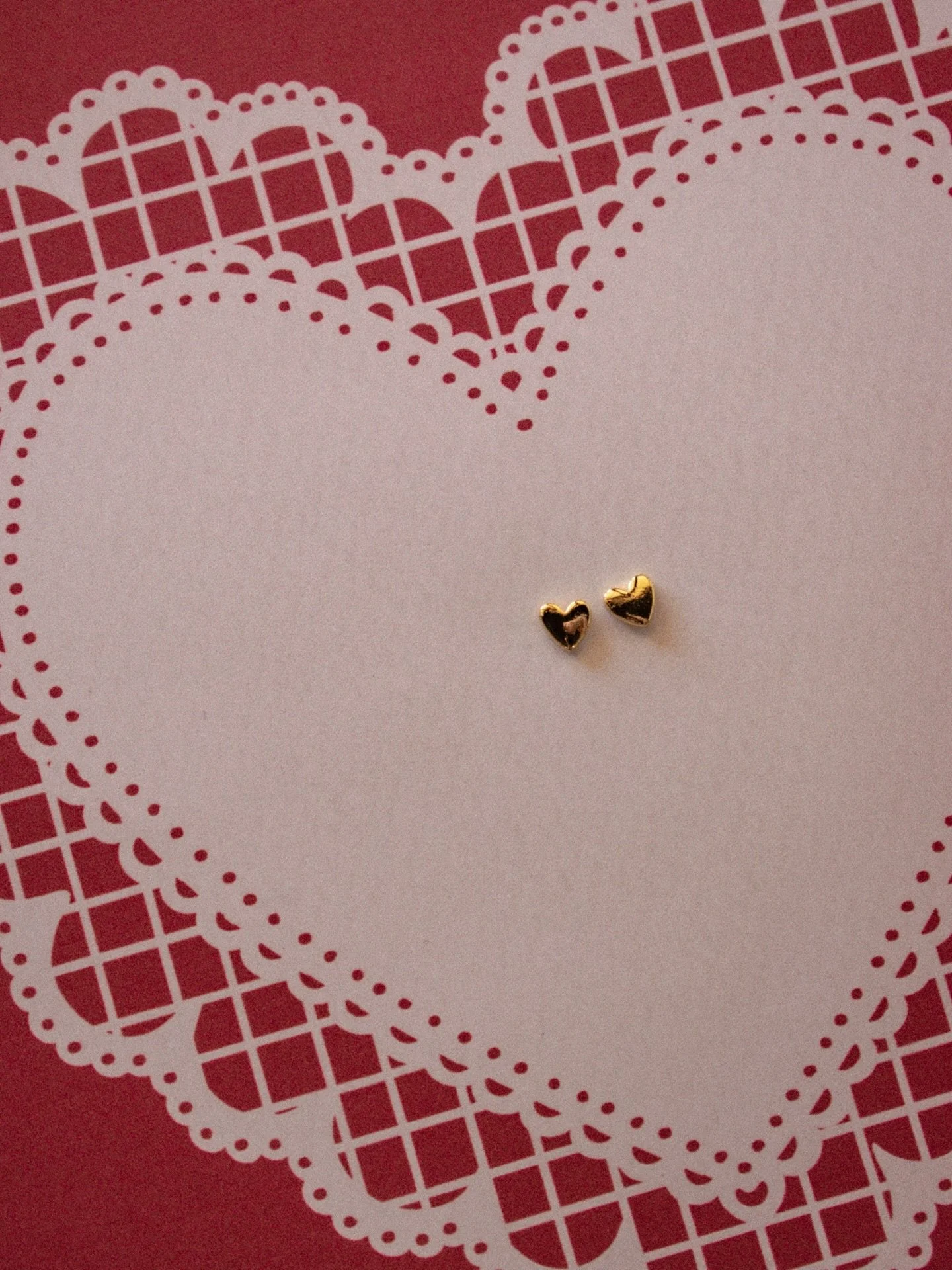 Sweet, simple, and golden. Your new everyday heart studs ✨🫶🏼